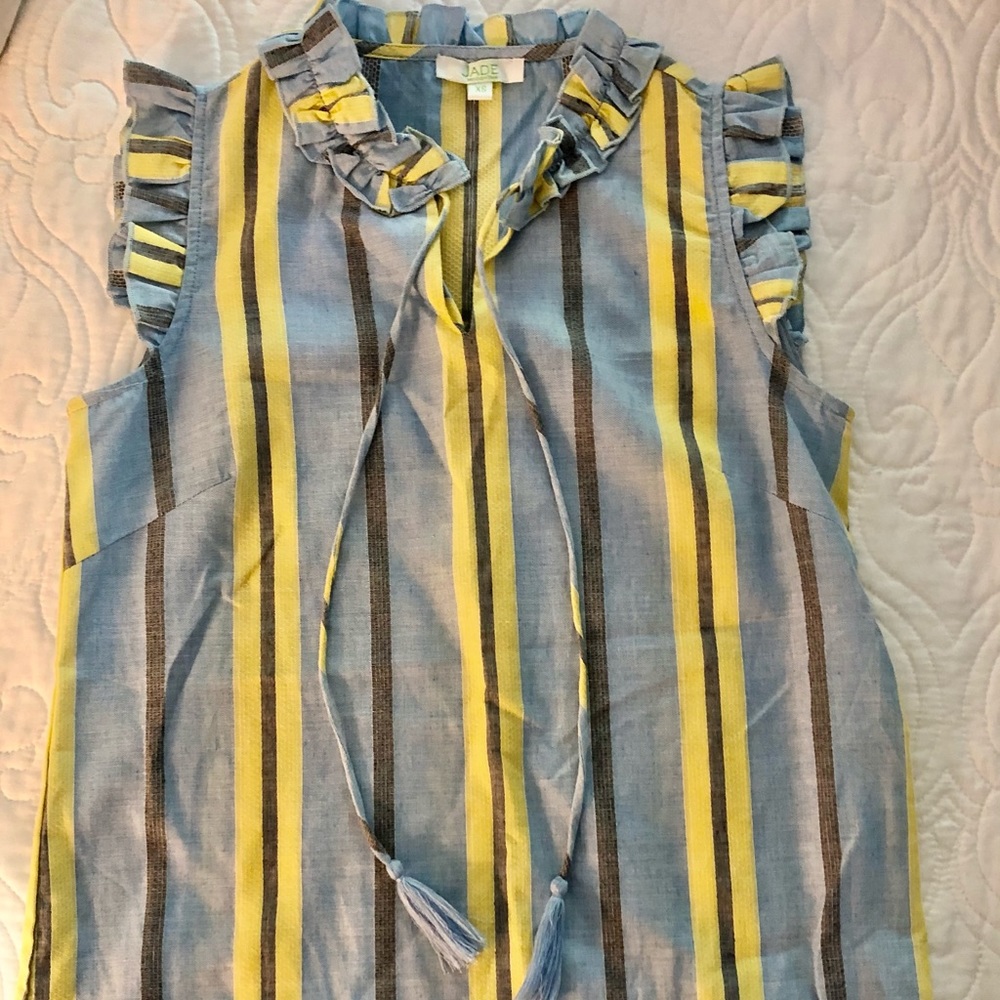 NWOT Linen sleeveless top with ruffles